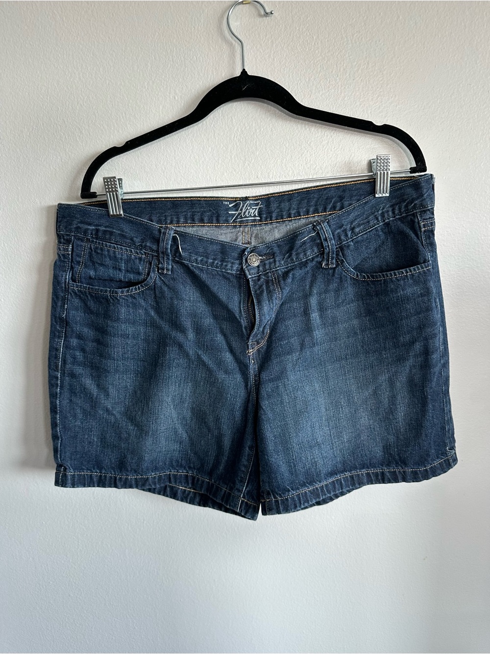 Old Navy The Flirt Denim Shorts Women’s Size 14 Dark Wash Mid Rise
